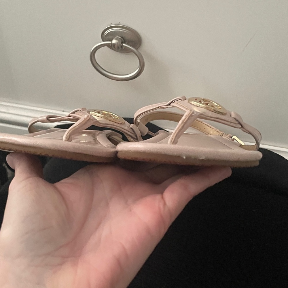 Michael Kors Blush Sandals with Gold Emblem - Picture 3 of 12